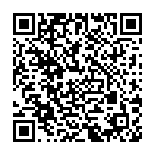 不过眼睛一瞥顿时发现了躺在亡灵君主身边的一柄黝黑的邪异的巨剑二维码生成