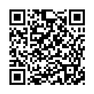 今日的李湘婷已经没有穿着学校统一的职业装二维码生成