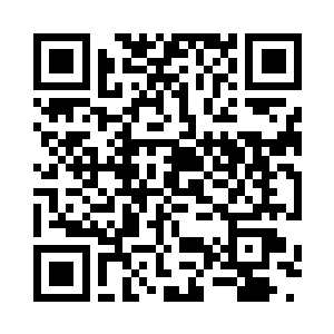 从办公桌旁边的抽屉里抽出一叠资料二维码生成