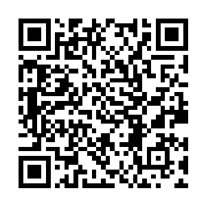 从背包里取了红绳我把鼻烟壶外面紧紧的缠绕几圈二维码生成