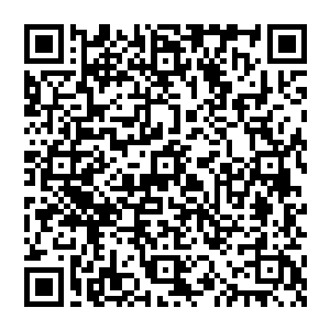 他已经来到了马德里市中心的一栋大厦的顶层平台上了……四个造型各异的老者也都已经坐在这里了二维码生成