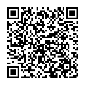 发现江胜利的办公室主任曾主任正在和自己的助手葛振强说着一些什么二维码生成