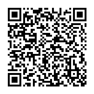 梅西并没有发现本来在他身后的荣光不知何时已经从前面跑了回来二维码生成