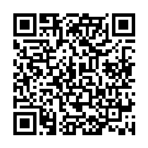 此时叶凡的魔手已经滑落到了司空嫣然那丰满的翘~臀上二维码生成