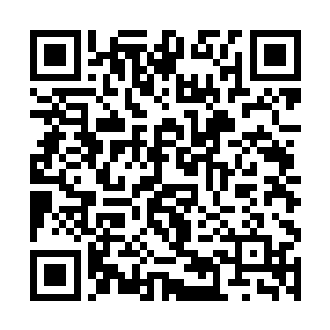 毛氏躲在围着王玉花和姚若溪说话套近乎的村民后面二维码生成