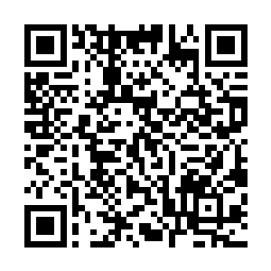 用他那只完好的右手瞬间就把他带來的那个药包抓在了手中二维码生成