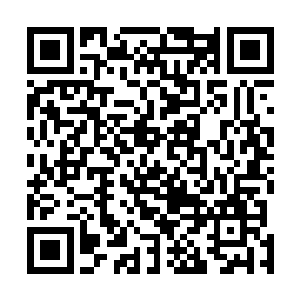 门房只凭着记忆回复说宣圣旨的公公捧的是黑轴三色圣旨二维码生成